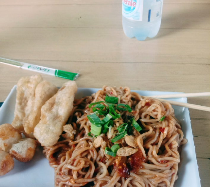Mie Naga: Rahasia Rasa yang Menggigit di Jantung Cilacap